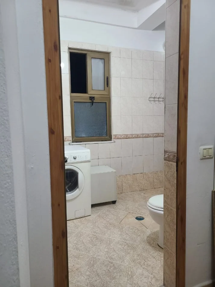 Tirane, jepet me qera apartament 1+1 ,