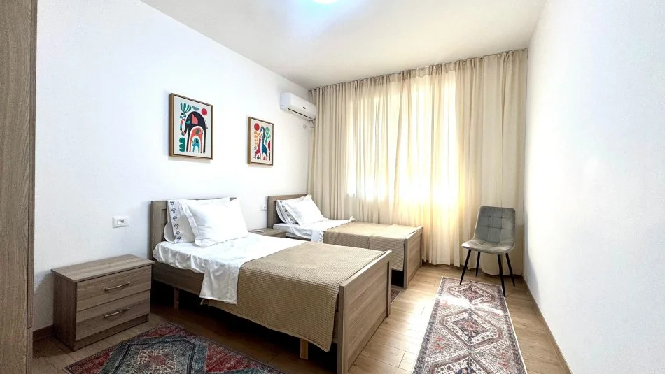 Tirane, jepet me qera apartament 2+1 , 90 m² 900 € (Rruga e Durrësit)