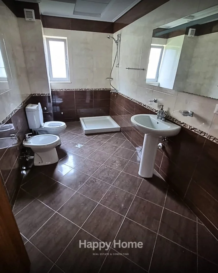 Tirane, jepet me qera Vile Kati 3, 600 m² (rruga e elbasanit)