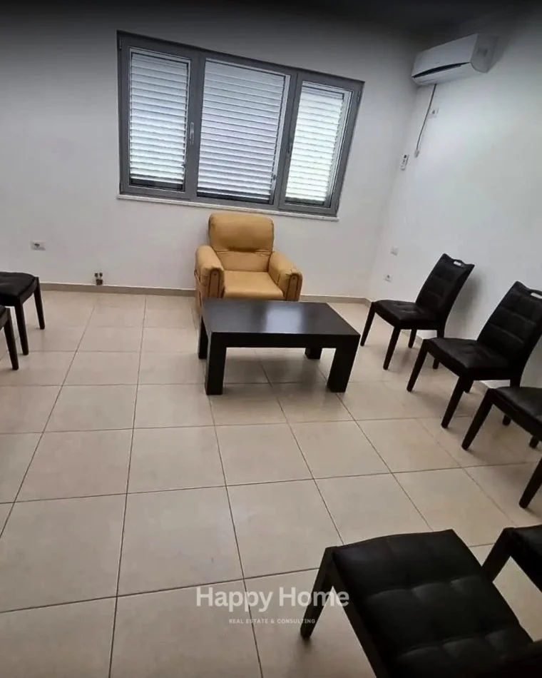 Tirane, jepet me qera Vile Kati 3, 600 m² (rruga e elbasanit)