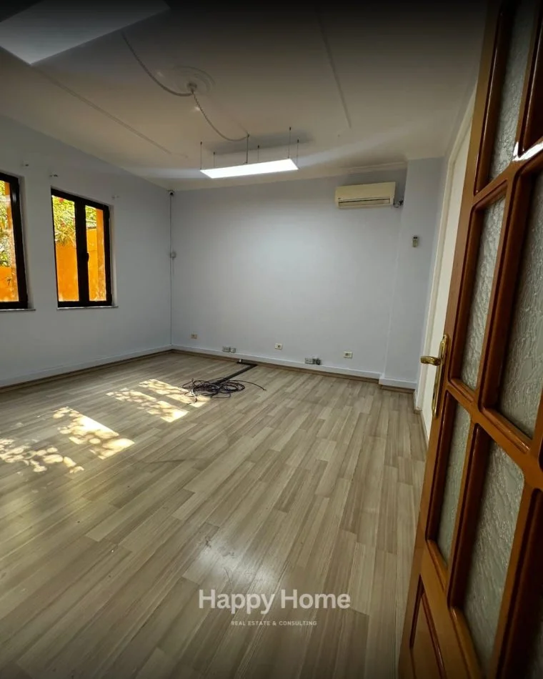 Tirane, jepet me qera ambjent biznesi Kati 2, 300 m² 2.800 € (rruga e kosovareve)