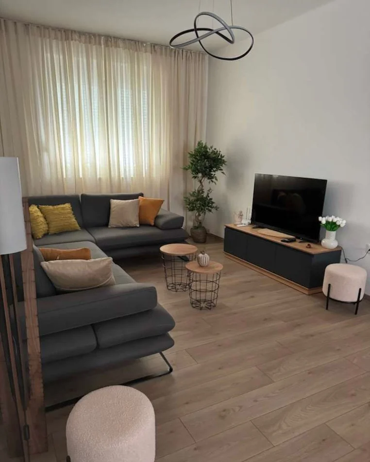 Tirane, jepet me qera apartament 2+1 Kati 2, 90 m² 950 € (Rruga Durresit)