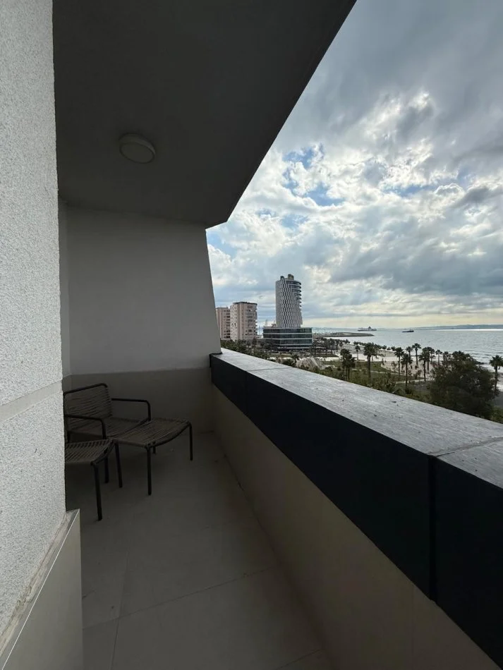 Durres, jepet me qera apartament 2+1+Ballkon Kati 1, 1.200 € (27 Katshi)