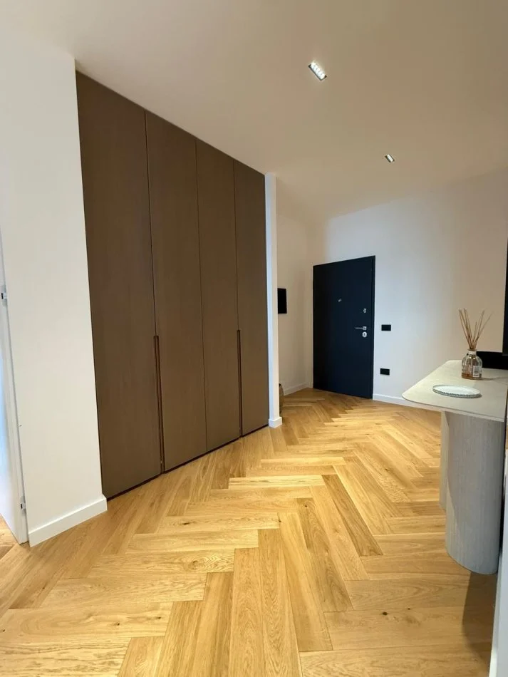 Durres, jepet me qera apartament 2+1+Ballkon Kati 1, 1.200 € (27 Katshi)