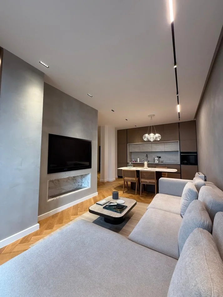 Durres, jepet me qera apartament 2+1+Ballkon Kati 1, 1.200 € (27 Katshi)