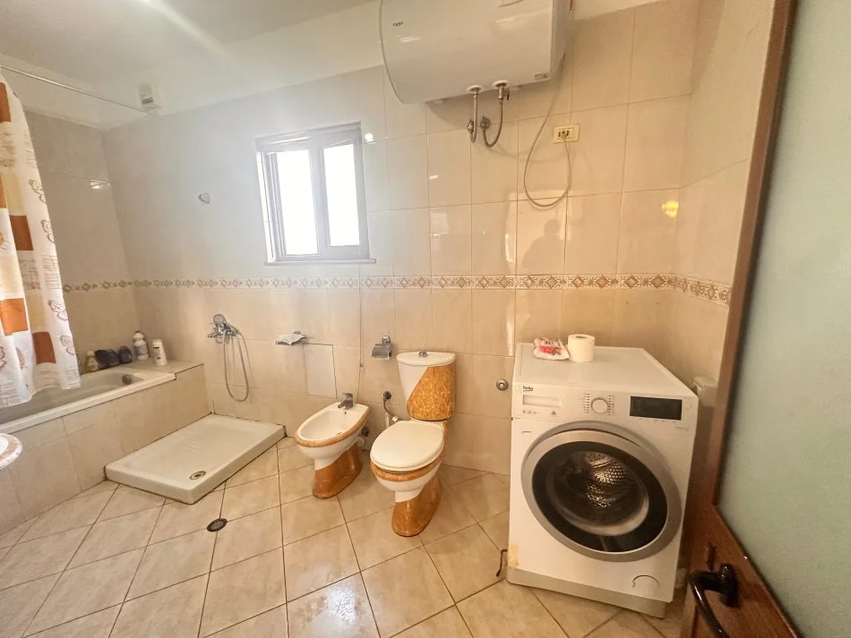 Tirane, jepet me qera apartament 2+1 , 95 m² 500 € (Lundër)