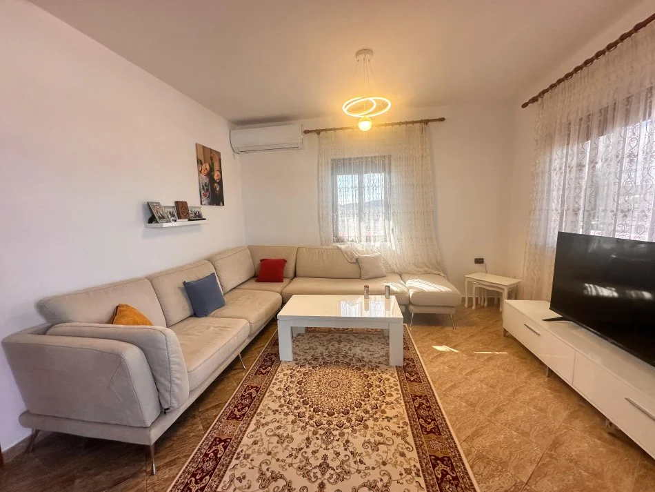Tirane, jepet me qera apartament 2+1 , 95 m² 500 € (Lundër)