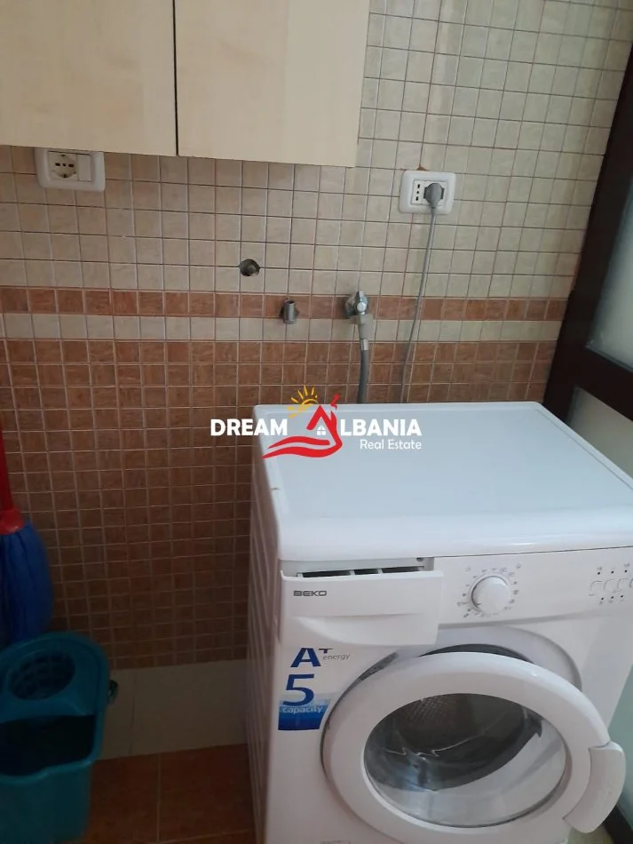 Tirane, jepet me qera zyre , 67 m² 600 € (Qender)