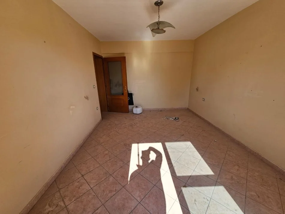 Durres, jepet me qera apartament Kati 3, 65 m² 400 € 