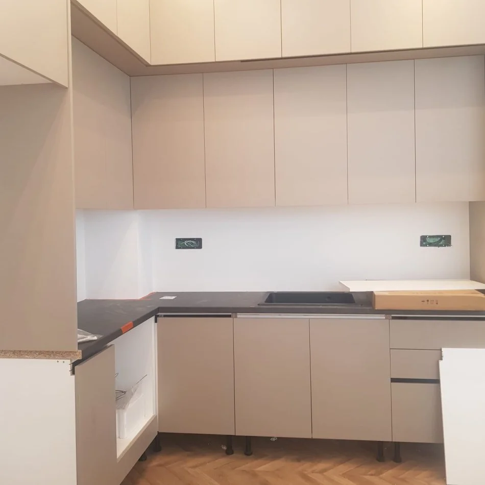 Tirane, jepet me qera apartament 1+1 Kati 1, 800 € 