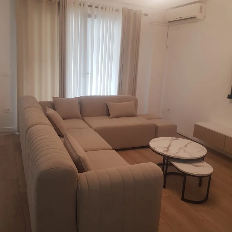 Tirane, jap me qera apartament 2+1+Ballkon Kati 2, 90 m² 900 € (koder djelli)