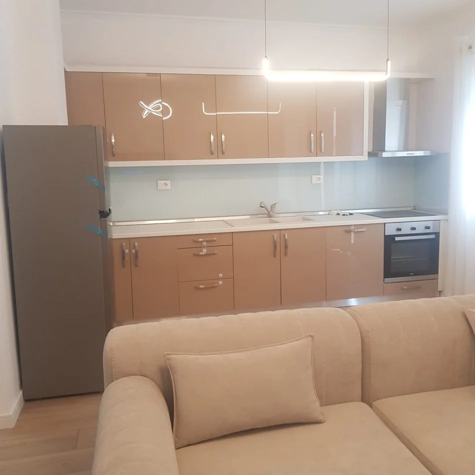Tirane, jap me qera apartament 2+1+Ballkon Kati 2, 90 m² 900 € (koder djelli)