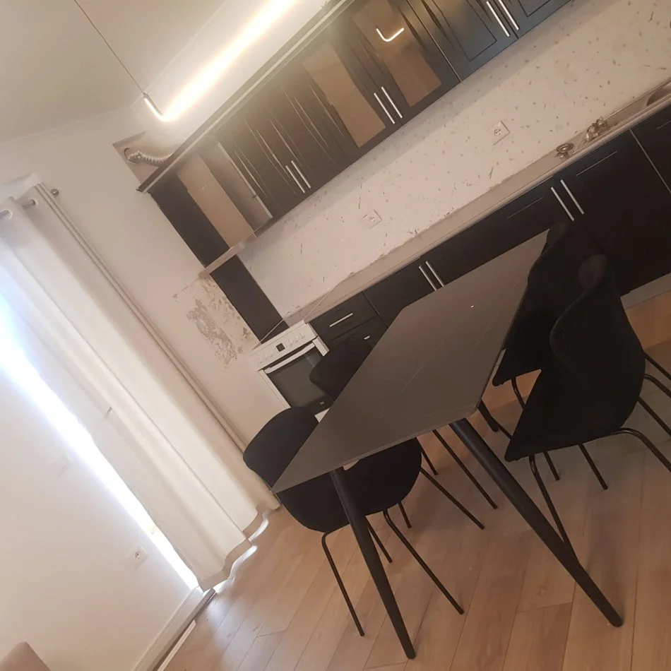 Tirane, jepet me qera apartament 2+1 Kati 2, 800 € 