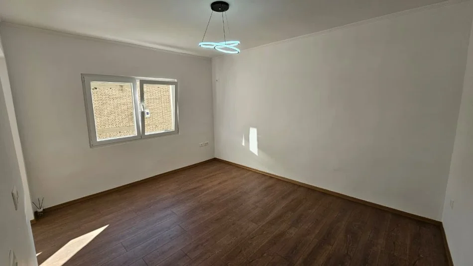Tirane, shitet apartament 2+1 Kati 4, 76 m² 149.000 € (Xhamllik)