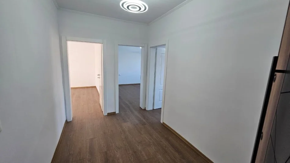 Tirane, shitet apartament 2+1 Kati 4, 76 m² 149.000 € (Xhamllik)