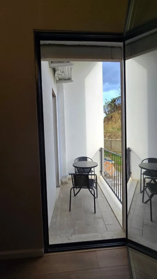 Tirane, jap me qera apartament 1+1 Kati 0, 70 m² 650 € (Liqeni i Thate)