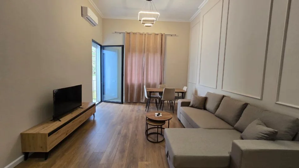 Tirane, jap me qera apartament 1+1 Kati 0, 70 m² 650 € (Liqeni i Thate)
