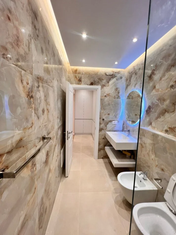 Tirane, jepet me qera apartament 2+1+Ballkon Kati 4, 98 m² 1.000 € (Rruga Sulejman Pasha)