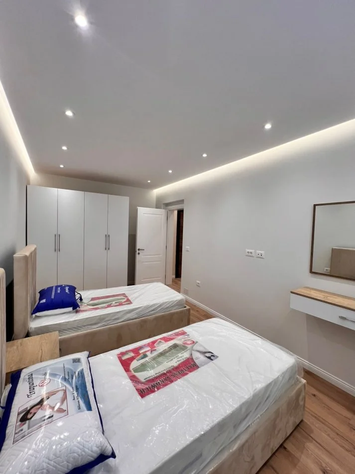 Tirane, jepet me qera apartament 2+1+Ballkon Kati 4, 98 m² 1.000 € (Rruga Sulejman Pasha)