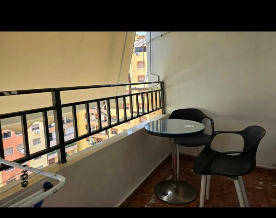 Tirane, jepet me qera apartament 2+1 Kati 8, 115 m² 850 € (Komuna Parisit)