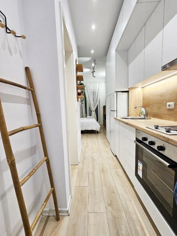 Tirane, shitet garsonier Kati 10, 30 m² 93.000 € (Kompleksi Kontakt)