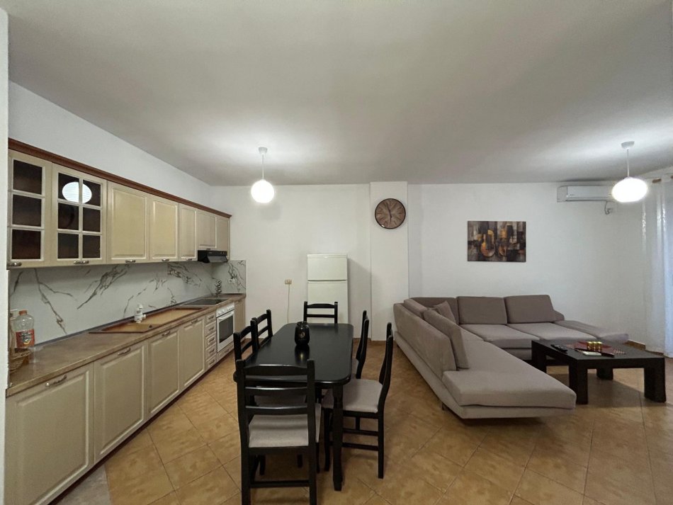 Tirane, jepet me qera apartament 2+1+Ballkon Kati 7, 115 m² 470€ Astir