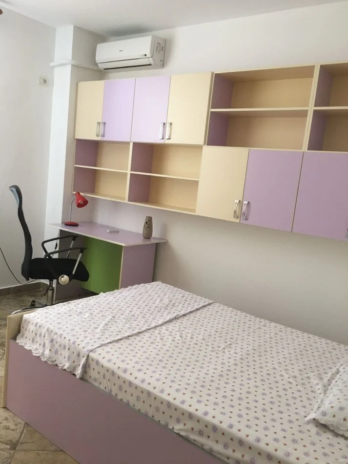 Tirane, jap me qera apartament 3+1+Ballkon Kati 6, 157 m² 900 € (rruga barrikada)