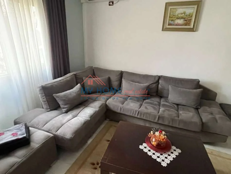 Tirane, jepet me qera apartament 2+1+Ballkon Kati 4, 80 m² 700 € 