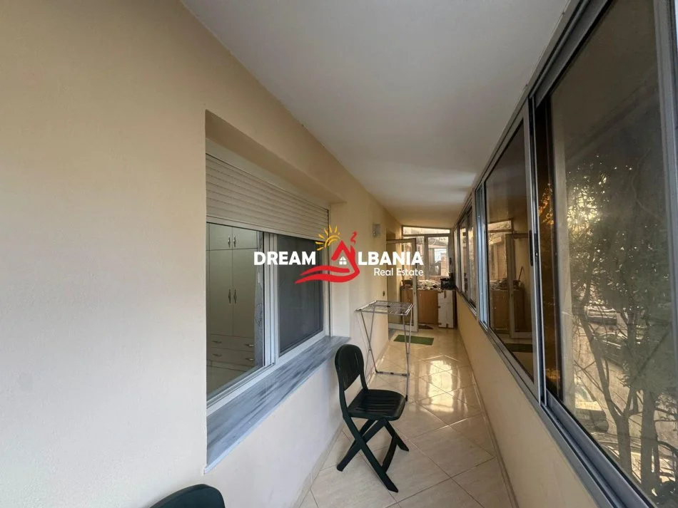 Shqiperi, jepet me qera apartament 2+1 , 90 m² 650 € (Pazari i Ri)