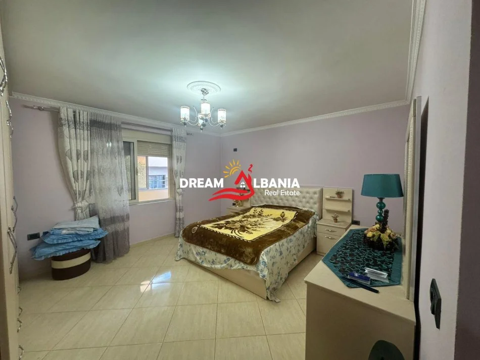 Shqiperi, jepet me qera apartament 2+1 , 90 m² 650 € (Pazari i Ri)