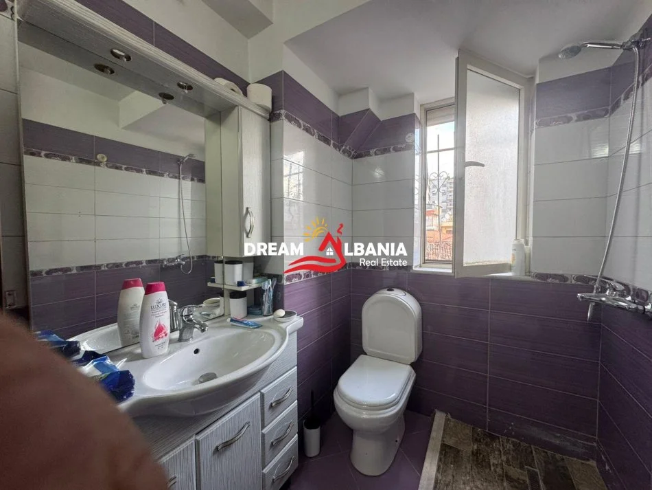 Shqiperi, jepet me qera apartament 2+1 , 90 m² 650 € (Pazari i Ri)