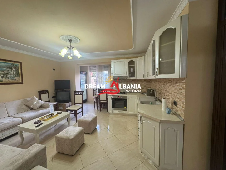 Shqiperi, jepet me qera apartament 2+1 , 90 m² 650 € (Pazari i Ri)