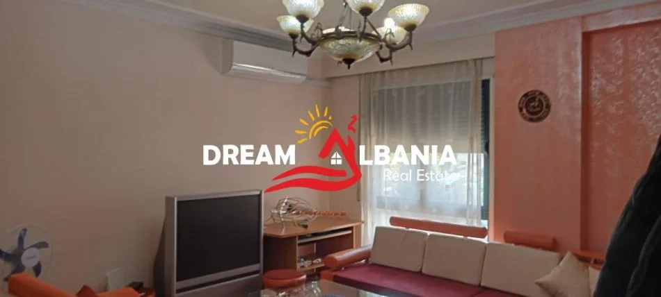 Tirane, jepet me qera 1+1 , 80 m² 550 € (Fresku)
