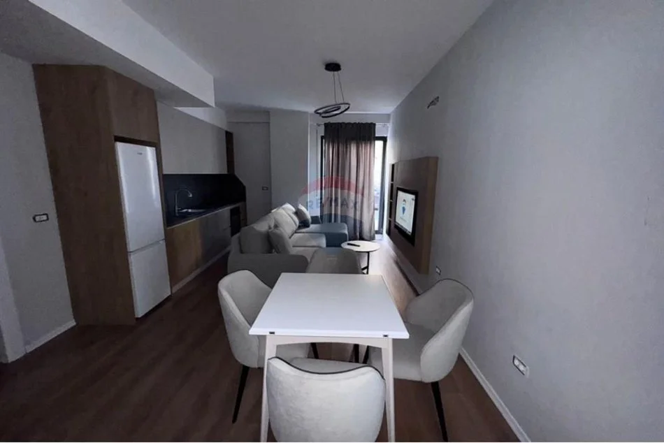 Tirane, jepet me qera apartament 1+1 Kati 2, 650 € (Kodra e diellit)