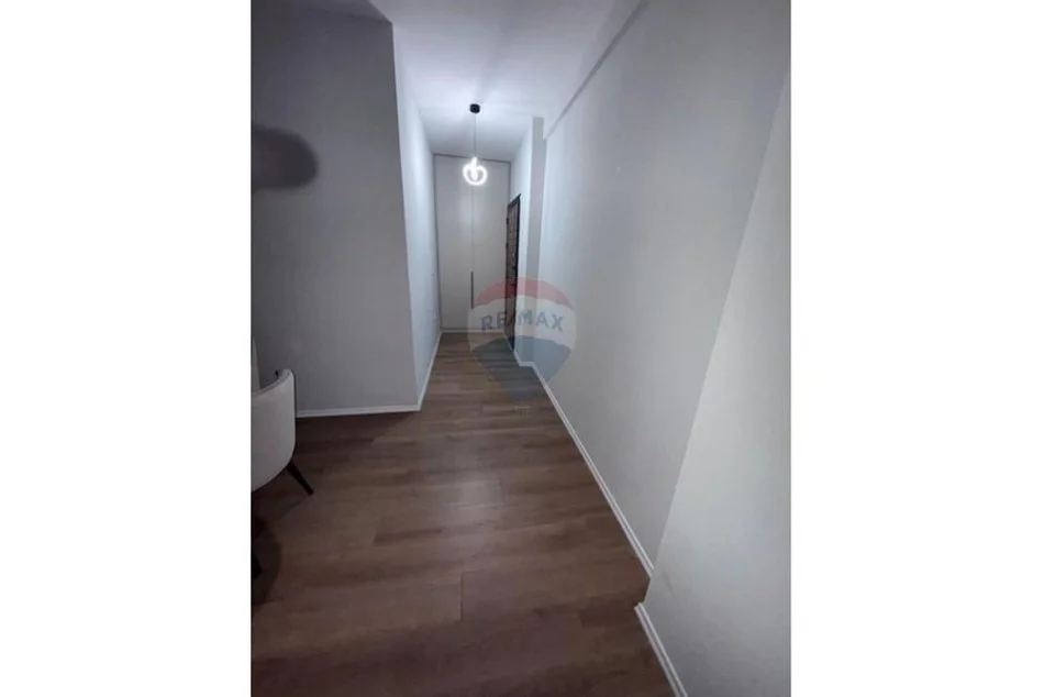 Tirane, jepet me qera apartament 1+1 Kati 2, 650 € (Kodra e diellit)