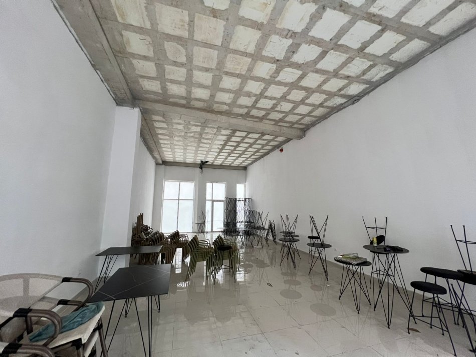 Tirane, jepet me qera ambjent biznesi Kati 0, 100 m² 900 € (Bulevardi i Ri)