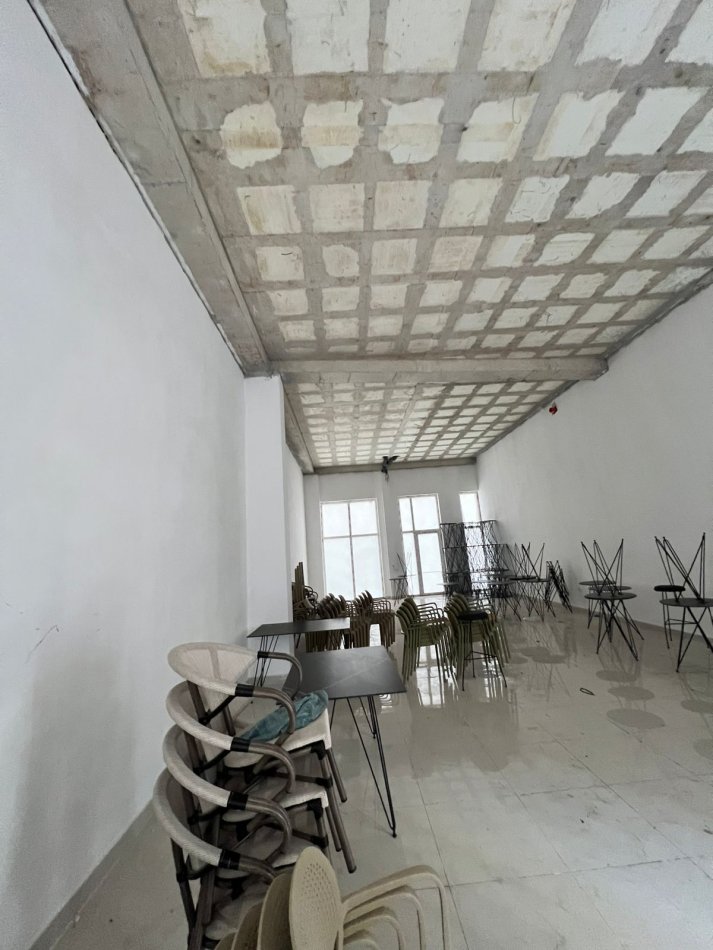 Tirane, jepet me qera ambjent biznesi Kati 0, 100 m² 900 € (Bulevardi i Ri)