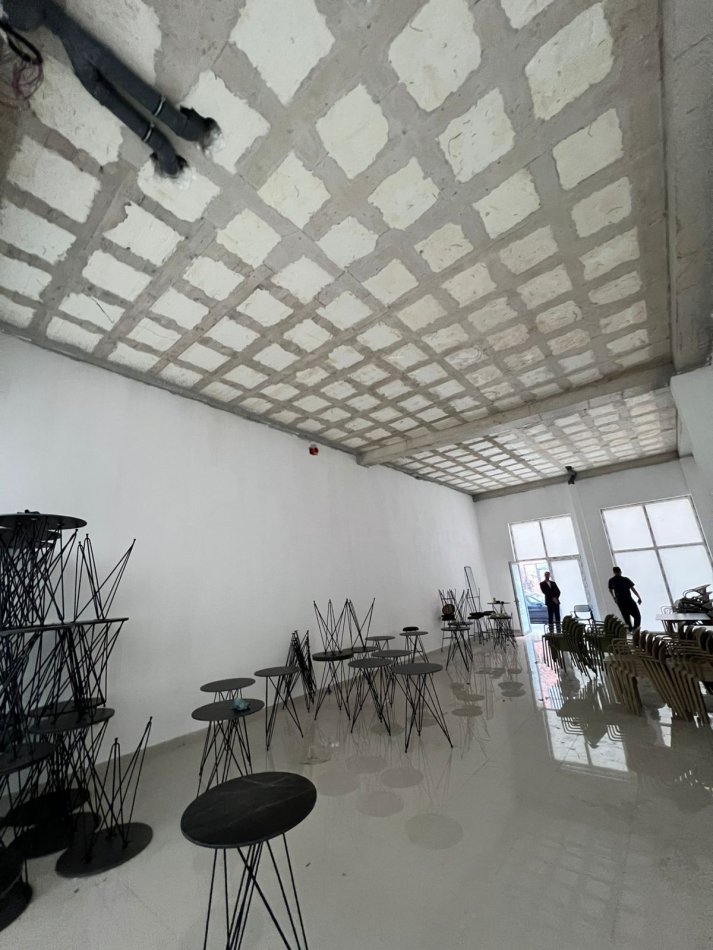 Tirane, jepet me qera ambjent biznesi Kati 0, 100 m² 900 € (Bulevardi i Ri)