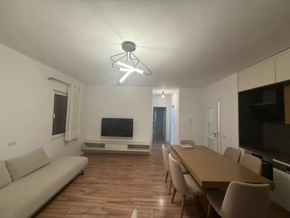 Tirane, shitet apartament 3+1+Aneks+Ballkon Kati 4, 131 m² 141.000 € (LINZE)