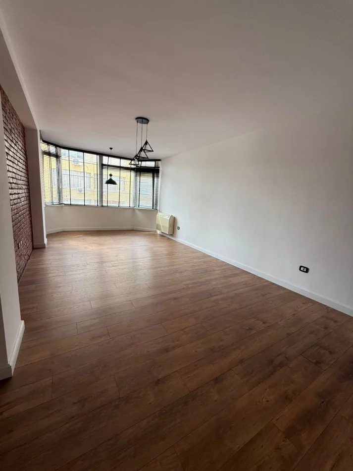 Tirane, jepet me qera zyre Kati 8, 110 m² 1.000 € (Rruga Prokop Mima)