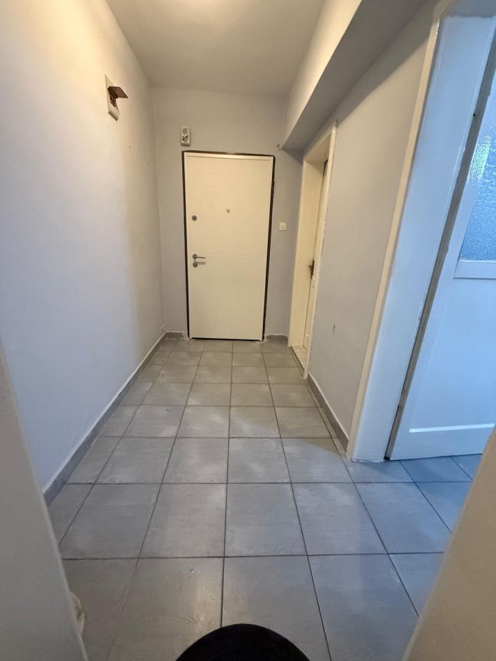 Tirane, jepet me qera apartament 1+1+Ballkon Kati 2, 50 m² 500 € (Tregu Elektrik)