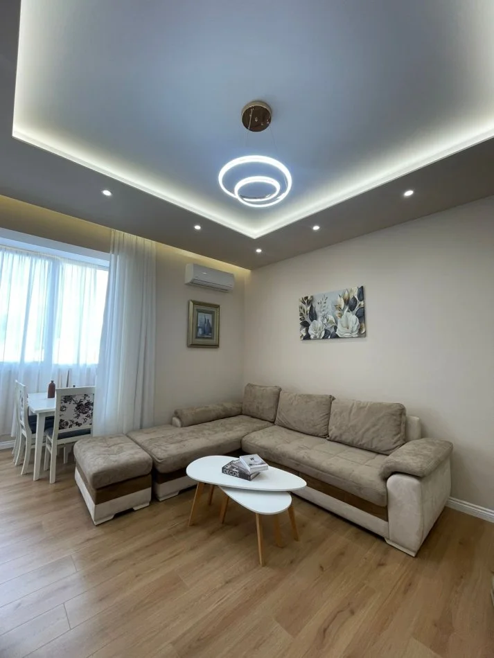 Tirane, jepet me qera apartament 1+1 Kati 7, 70.000L/MUAJ