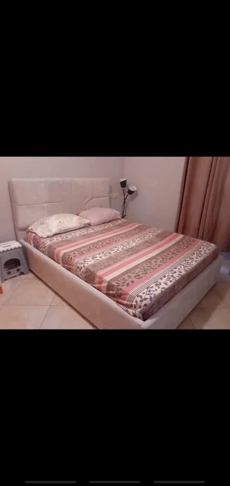 Tirane, jap me qera apartament 1+1+Ballkon Kati 2, 60 m² 400 € (rruga Azem meshi)