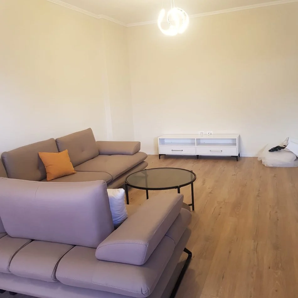 Tirane, jepet me qera apartament 2+1 Kati 5, 700 € 
