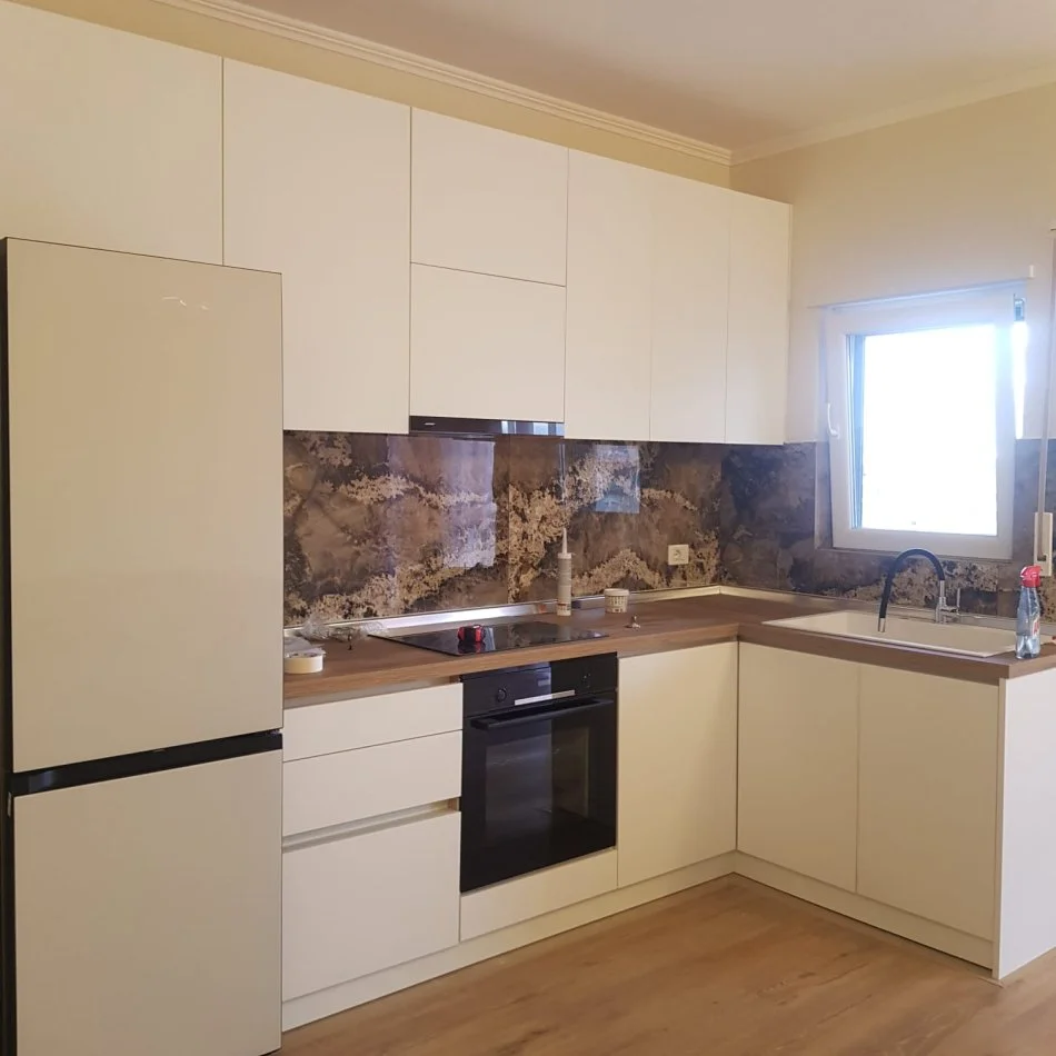 Tirane, jepet me qera apartament 2+1 Kati 5, 700 € 