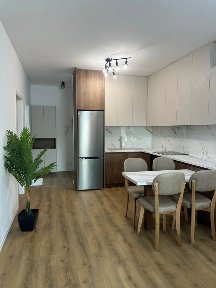 Tirane, jepet me qera apartament 2+1 Kati 8, 1.000 € 