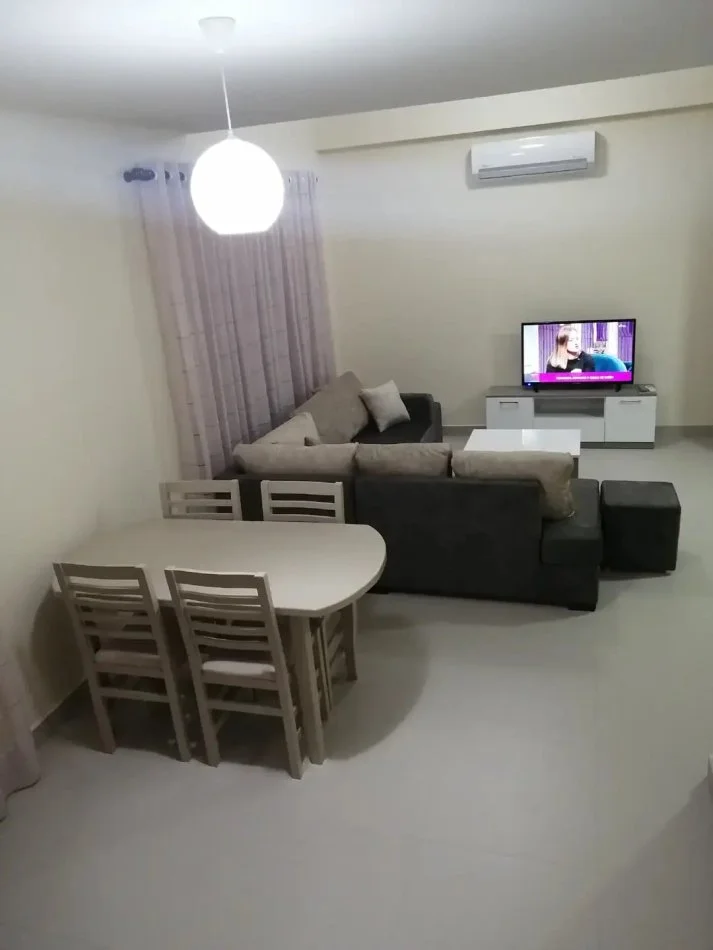 Tirane, jepet me qera apartament 2+1+Ballkon Kati 3, 80 m² 450 € (rruga Tahsim shehu)