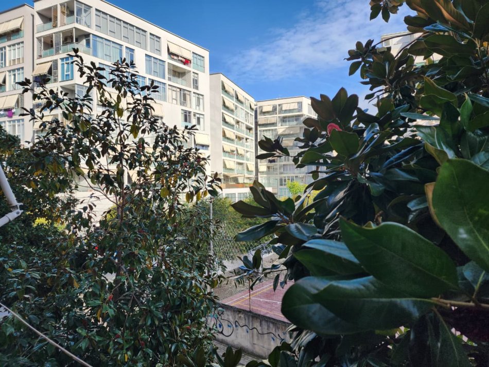 Me Qera: ZYRË Kati 1 Nga Toka 90 m² + PARKIM 📍Komuna Parisit ||  800€/Muaj