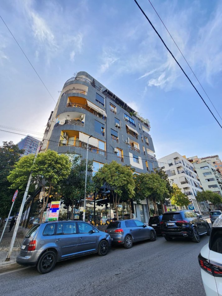 Me Qera: ZYRË Kati 1 Nga Toka 90 m² + PARKIM 📍Komuna Parisit ||  800€/Muaj