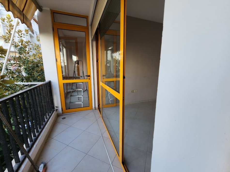 Me Qera: ZYRË Kati 1 Nga Toka 90 m² + PARKIM 📍Komuna Parisit ||  800€/Muaj